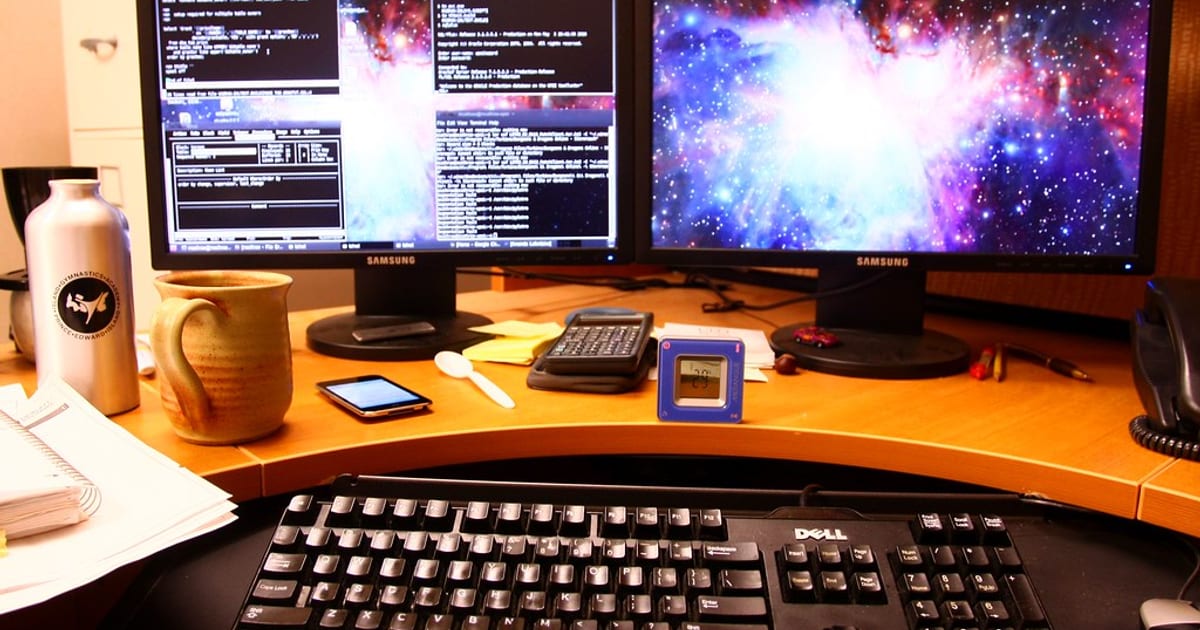 Dual-monitor desk setup ideas for productivity