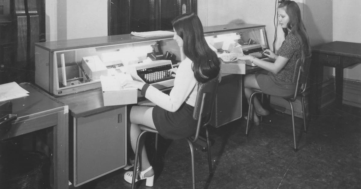 How to choose an office chair for long days (2026)